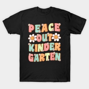 Peace Out Kindergarten Cute Groovy Last Day of Kindergarten T-Shirt